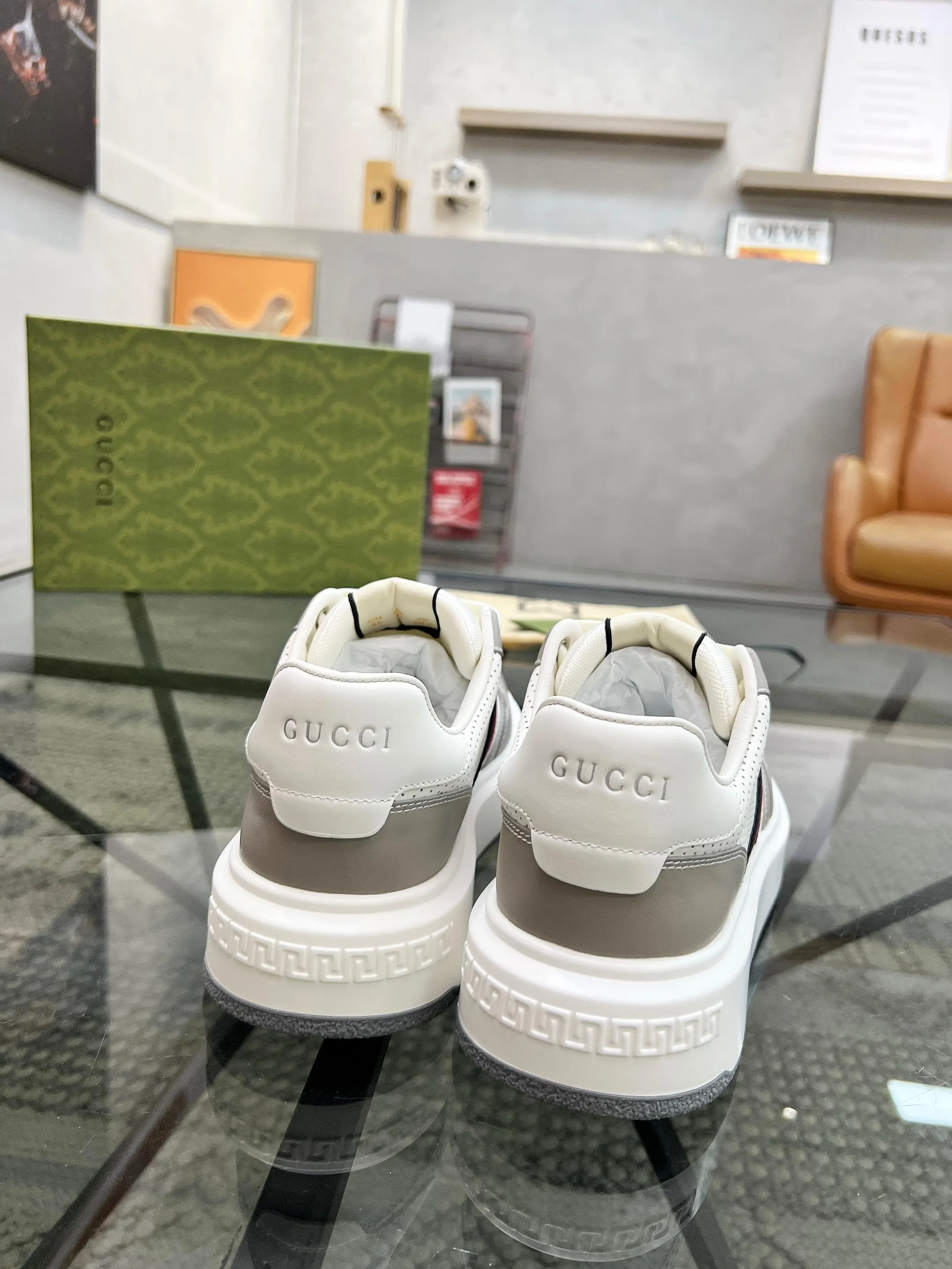 P460 new men's shoes GUCCI [Lightning] latest shoes are shipped. Original quality, fashionable, special materials, sheepskin lining, new packaging. The foot feels super comfortable and the workmanship is impeccable. Size: 38-45